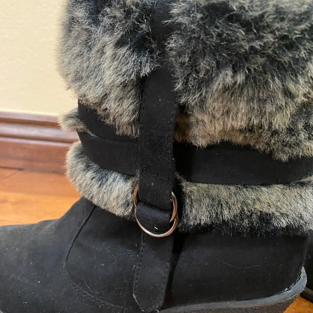 Black Suede Wedges with Faux-Fur Design - Picture 5 of 11